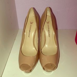 Peep toe nude pumps